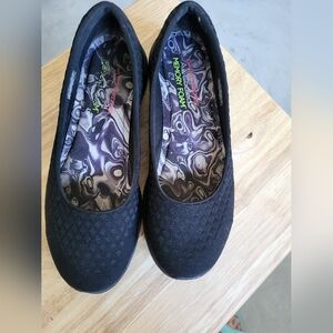 Sketchers black cloud walking shoes